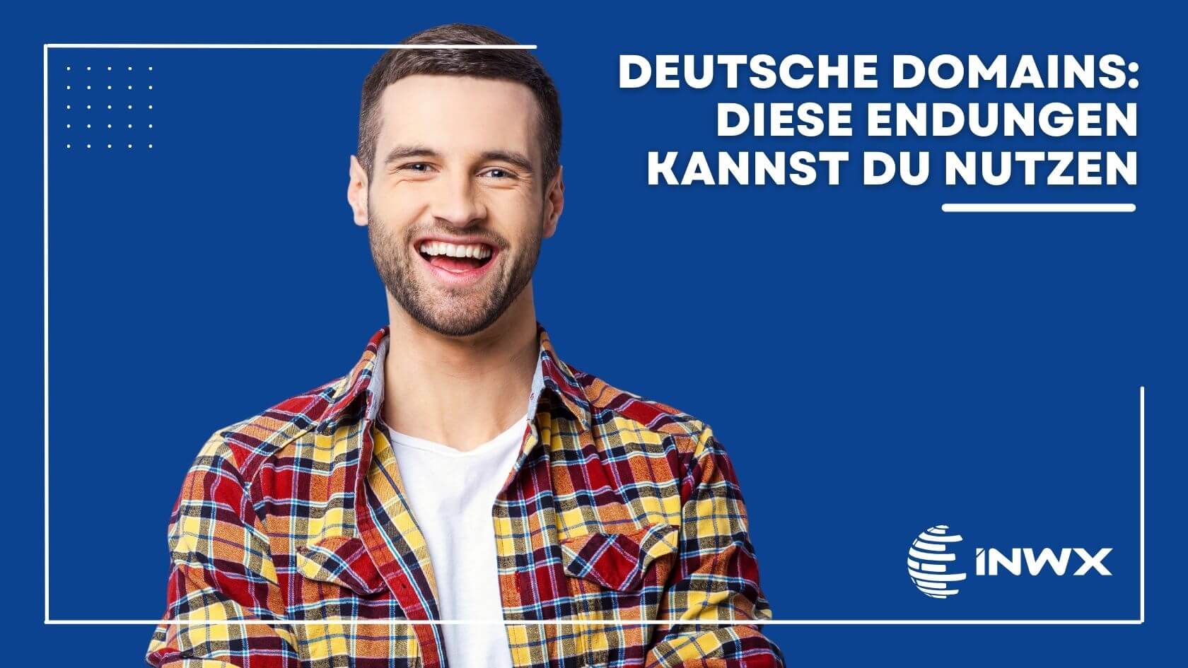 Ein Mann mit rot-gelbem Hemd lächelt. Neben ihm steht der Text "Deutsche Domains".