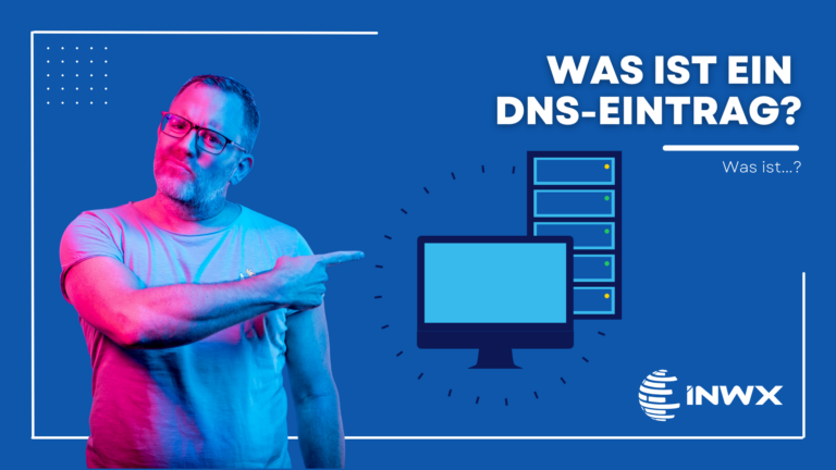 Blauer Hintergrund mit dem Titel: "Was ist ein DNS Eintrag", einer grafik von einem Computerbildschirm und einen Server und einem Foto von einem Mann, der nach Rechts zeigt